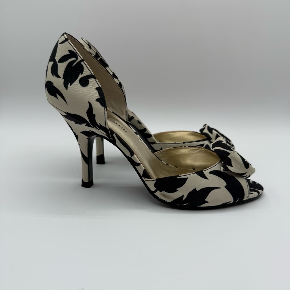 Anne Klein Peep Toe Rosette Heels Black Cream Floral Elegant Pumps Size 7 - Picture 2 of 16